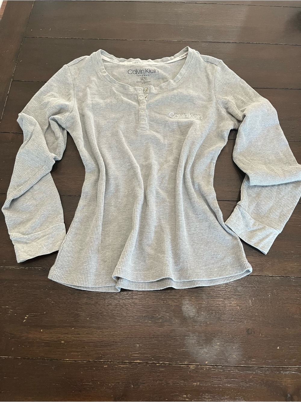 Calvin Klein Women's Light Gray Waffle Henley Long Sleeve Top